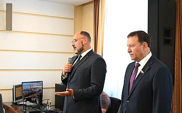 Александр Ролик совместно с главой Владивостока Константином Шестаковым провел встречу с проживающими в столице Приморья ветеранами — участниками боев с милитаристской Японией в августе-сентябре 1945 года
