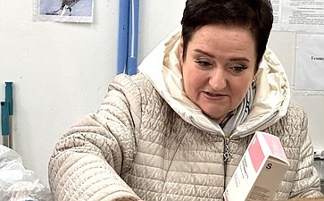 Лариса Мельник передала гуманитарную помощь городскому пункту приёма пострадавших птиц