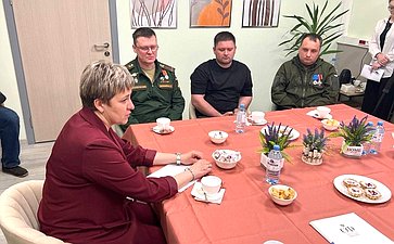 Анатолий Артамонов в рамках рабочей поездки в регион встретился с ветеранами специальной военной операции