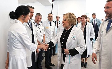 В рамках поездки Председатель СФ Валентина Матвиенко посетила Курганскую областную клиническую больницу (КОКБ) и строящееся здание поликлиники