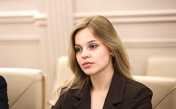 Встреча Александра Варфоломеева с членами молодежного парламента при Тульской областной Думе