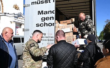 Айрат Гибатдинов принял участие в торжественной церемонии отправки гуманитарной помощи из Ульяновска в Донбасс и Новороссию