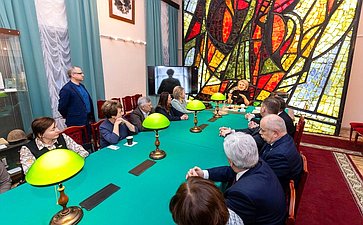 Сенаторы посетили уникальный концерт, который проходит в абсолютной темноте, так как его главные исполнители – незрячие люди