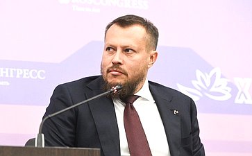 Сессия «Национальная модель: улучшение делового климата России и инвестиционное развитие регионов Дальнего Востока». X Восточный экономический форум