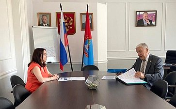 В рамках поездки Михаил Белоусов также провёл рабочие встречи с министром сельского хозяйства региона Алёной Сытовой, министром здравоохранения Мариной Македонской