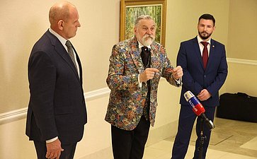 В Совете Федерации открылась выставка картин «Первый художник Новосибирска»