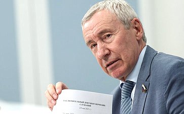В пресс-центре ТАСС прошла пресс-конференция председателя Комиссии СФ по защите государственного суверенитета и предотвращению вмешательства во внутренние дела РФ Андрея Климова, посвященная построению новой архитектуры евразийской безопасности