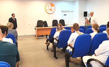 Александр Ролик обсудил в Приморье реализацию законодательных изменений, направленных на увеличение рождаемости, поддержку семей с детьми