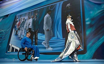 XXVIII Петербургский международный экономический форум (ПМЭФ’25). Показ международного конкурса адаптивной моды «На крыльях»