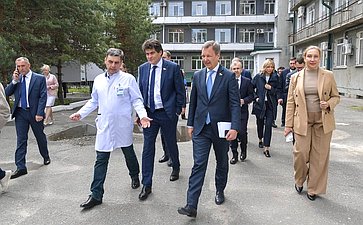 Сенаторы РФ посетили Клинический медико-хирургический центр министерства здравоохранения Омской области