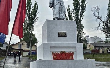 Ольга Бас приняла участие в торжественном открытии сквера Советскому солдату ЛНР
