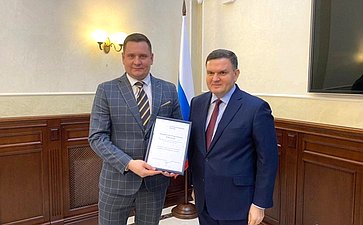 Сергей Перминов вручил награды Совета Федерации представителям Ленинградской области