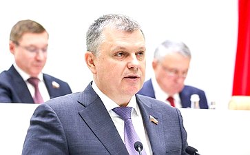 Александр Наролин