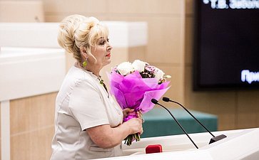 Награждение Татьяны Заболотной на 358 заседании Совета Федерации