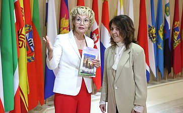 Дина Оюн приняла участие в церемонии вручения спецприза 2 международного буддийского кинофестиваля