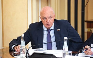 Андрей Шохин
