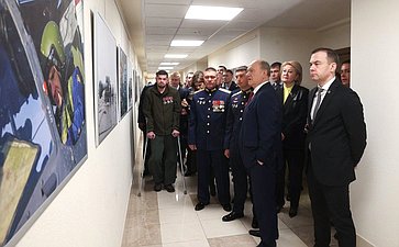 В Совете Федерации состоялось открытие фотовыставка «Герои Гостомеля»