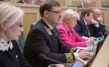 К. Косачев и О. Ковитиди на 386-м заседании Совета Федерации