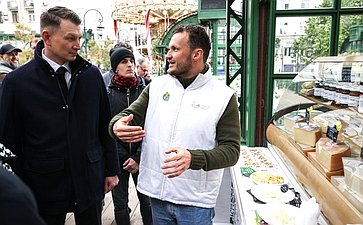 Сенаторы РФ открыли ярмарку фермерской продукции в Москве