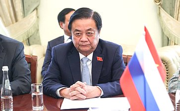 Встреча первого заместителя Председателя СФ Андрея Яцкина с заместителем председателя Национального собрания Социалистической Республики Вьетнам. XI Невский международный экологический конгресс
