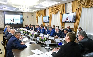 Вячеслав Тимченко провел расширенное заседание по вопросам контрольно-надзорной деятельности в Республике Хакасия