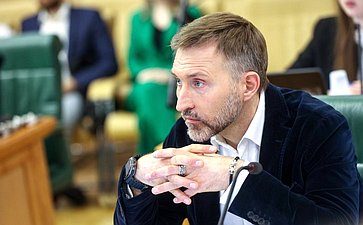 Круглый стол на тему «Интеллектуальная собственность в материальном выражении: мода, промышленный дизайн, архитектура»