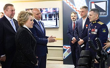 Валентина Матвиенко и Алексей Беспрозванных осмотрели выставку, посвященную истории и перспективным направлениям развития Калининградской области