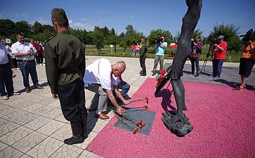 Участники проекта «Поезд Памяти» посетили мемориальный комплекс «Памятник детям – жертвам Великой Отечественной войны» в Гомельской области
