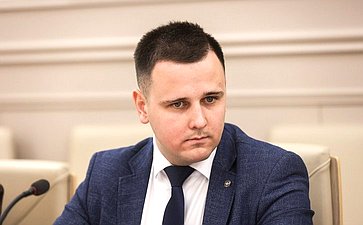 Встреча Александра Варфоломеева с членами молодежного парламента при Тульской областной Думе