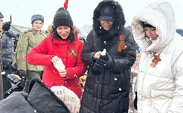 Татьяна Сахарова и Елена Дягилева в рамках региональной недели приняли участие в мероприятиях, приуроченных к 80-й годовщине Великой Победы