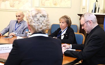 Сенаторы приняли участие в круглом столе на тему «Образовательные мосты: университеты и языковые центры как важный фактор продвижения русского языка за рубежом»