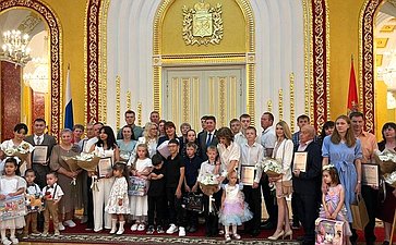 Андрей Шевченко в ходе поездки в регион принял участие в торжественном награждении победителей Всероссийского конкурса «Семья года» в городе Оренбурге