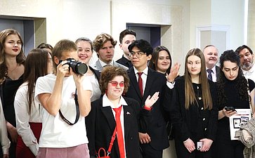 Открытие выставки «Новая реальность глазами юных строителей будущей России»