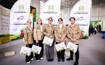 Александр Двойных принял участие в церемонии открытия «Первого Всероссийского агродиктанта», приуроченного ко Дню работника сельского хозяйства и перерабатывающей промышленности