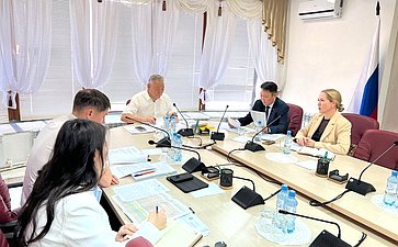 Сахамин Афанасьев провел в якутском парламенте рабочее совещание по вопросу инвентаризации и передачи неиспользуемого федерального имущества, находящегося в неудовлетворительном состоянии на территории Республики Саха (Якутия)