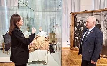 Сергей Мартынов посетил в Йошкар-Оле патриотическую выставку «Тихий фронт»