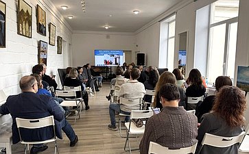 Елена Дягилева выступила спикером панельной дискуссии, посвящённой развитию малых городов. Обсуждение опыта разных субъектов страны состоялось в рамках деловой программы фестиваля в Никеле
