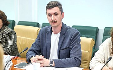 Круглый стол Комитета Совета Федерации по социальной политике на тему «Совершенствование мер поддержки социально ориентированных некоммерческих организаций»