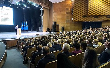 Сергей Рябухин в ходе рабочей поездки в регион принял участие в заслушивании отчета губернатора Алексея Русских в Законодательном Собрании о результатах деятельности правительства области за 2024 год