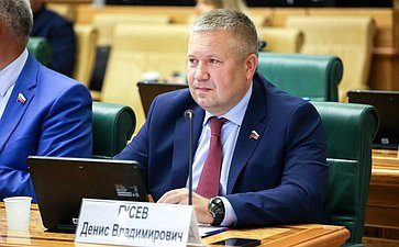 Денис Гусев