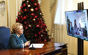Валентина Матвиенко приняла участие в акции «Елка желаний»