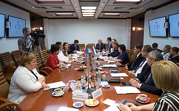 Встреча Людмилы Талабаевой с Чрезвычайным и Полномочным Послом Республики Филиппины в РФ Карлосом Д. Сорретой
