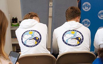 Елена Дягилева познакомила школьников из Брянской и Курской областей с арктическим регионом