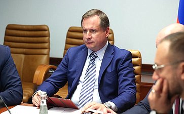 Заседание секции «Цифровая трансформация транспорта» на тему «Обсуждение концепций логистического проекта-международного транспорта БАС-Хаба с применением беспилотных летательных аппаратов между Россией и Китаем»