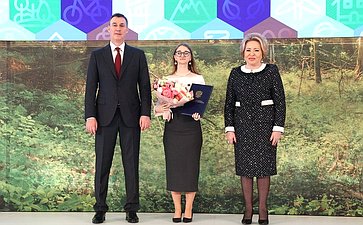 Церемония награждения благодарностями и грамотами Президента Российской Федерации победителей Всероссийской акции субботников «Мы за чистоту». XI Невский международный экологический конгресс