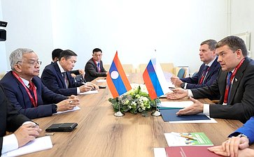 Встреча заместителя Председателя СФ Николая Журавлева с заместителем Председателя Национального собрания Лаосской Народно-Демократической Республики