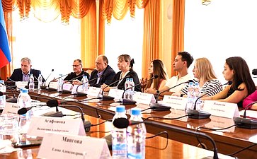 Дарья Лантратова обсудила развитие социального предпринимательства в ЛНР и провела ряд встреч