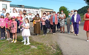 Татьяна Гигель приняла участие в торжественном открытии новой детской игровой площадки, построенной в селе Паспаул Чойского района