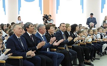 Елена Перминова приняла участие в открытии новой школы в Курганской области