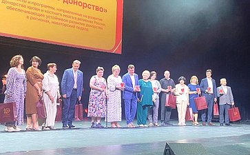 Оксана Хлякина приняла участие в торжественной церемонии награждения участников X Всероссийской премии за вклад в развитие донорства крови и костного мозга «СоУчастие»